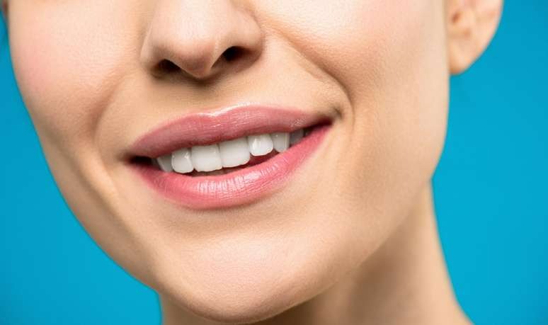 Dentes desalinhados e tortos após usar aparelho: isso é possível?